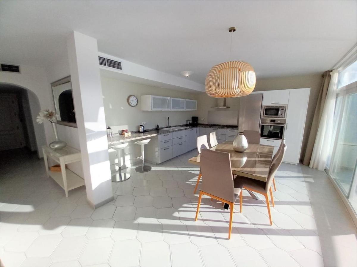 Miraflores Beachfront Penthouse Sitio de Calahonda Buitenkant foto